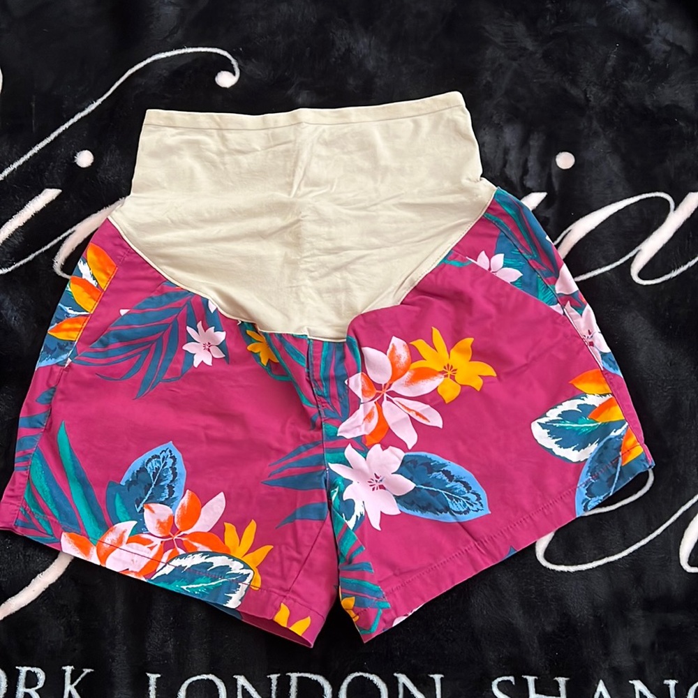 Old Navy maternity floral shorts size 8